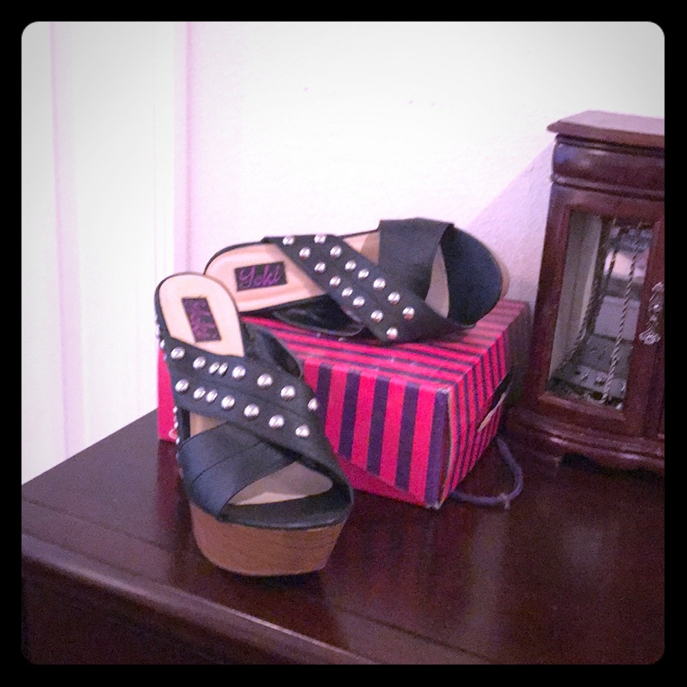 Shoe